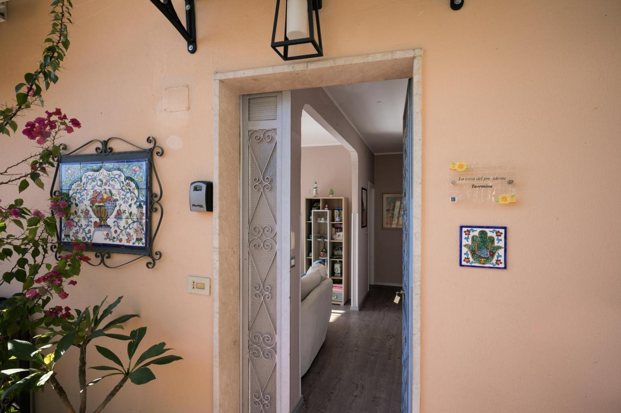 Casa Del Presidente Apartment Taormina Luaran gambar